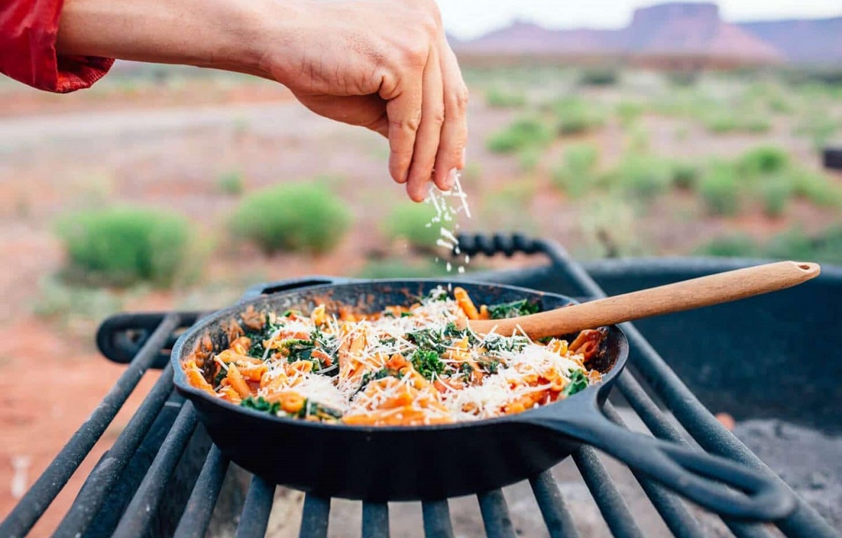 برای آماده‌سازی غذا در کمپ چه وسایلی نیاز داریم؟